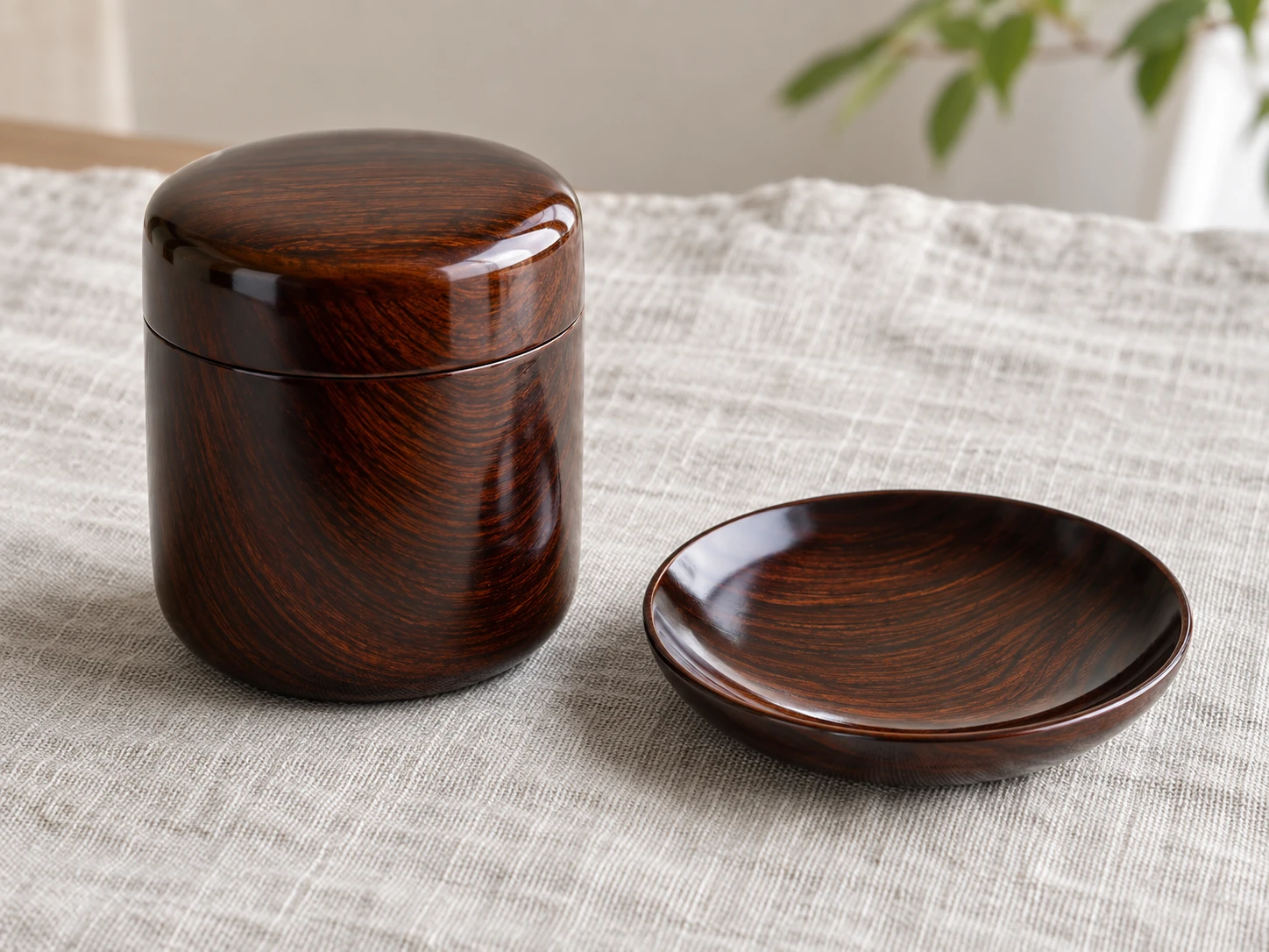 日々のお手入れで艶を保つ茶の器
