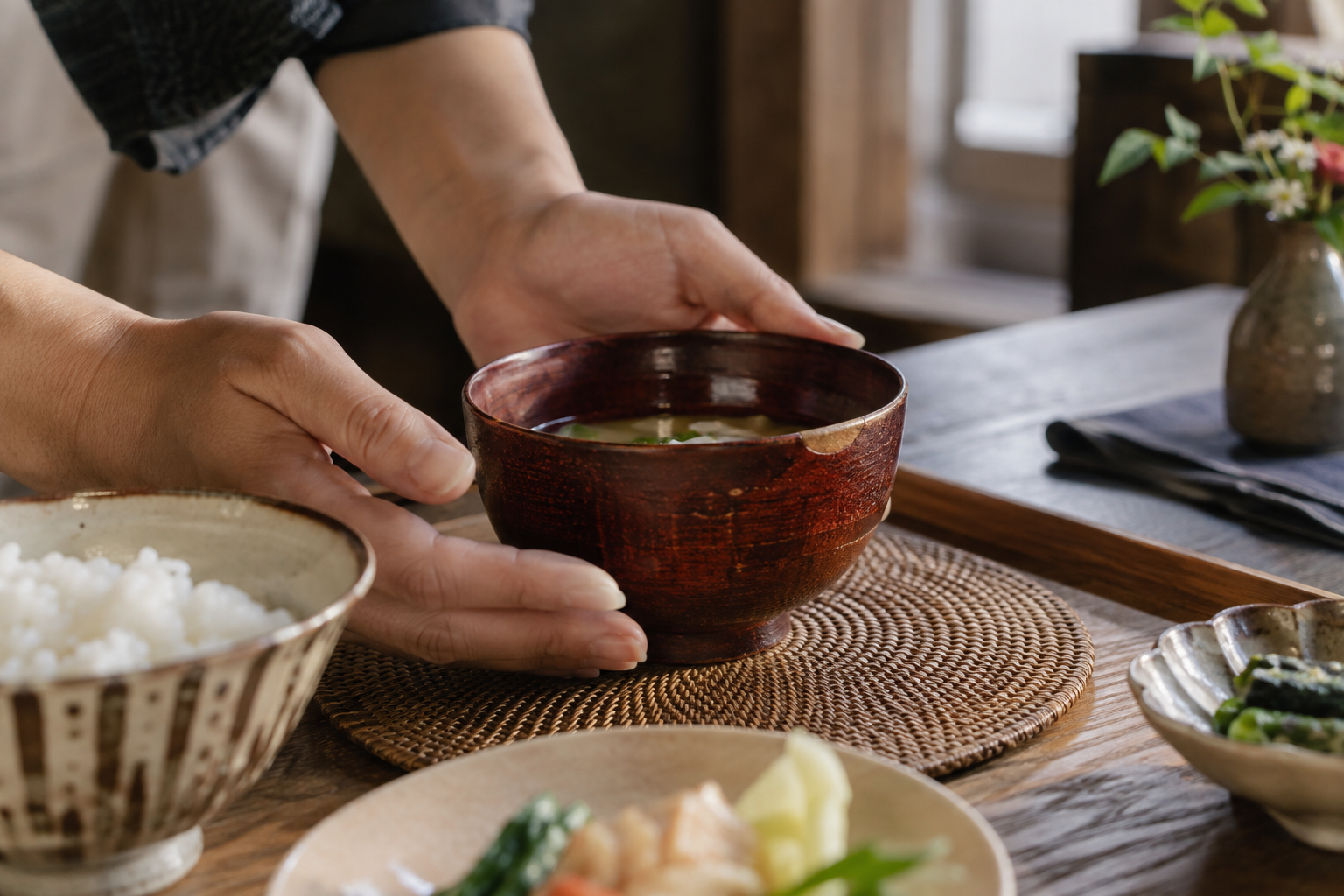 使い込まれた器を、もう一度食卓へ